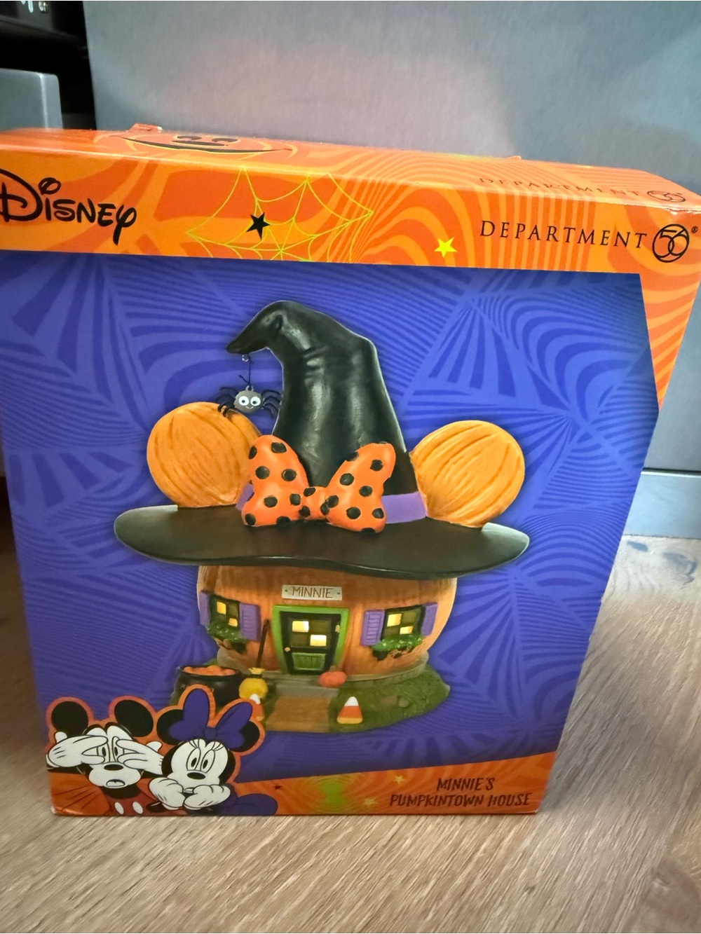 Department 56 Disney Minnie Pumpkin witch House